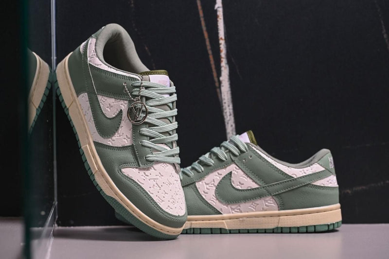 NIKE DUNK LOUIS VUITTON