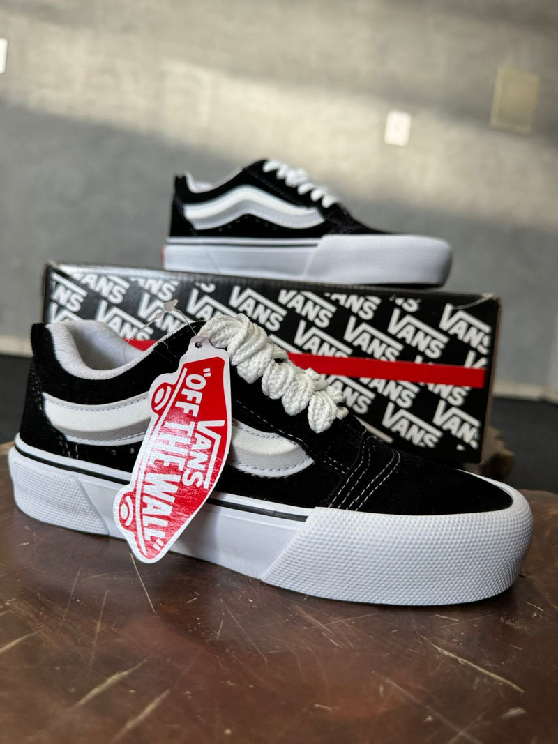 VANS KNU